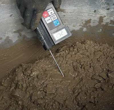 اندازه‌گیری دمای بتن‌ریزی طبق ASTM